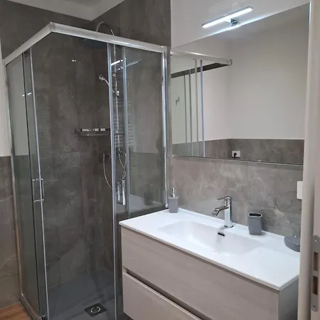 Garden Lodge- Gamma *